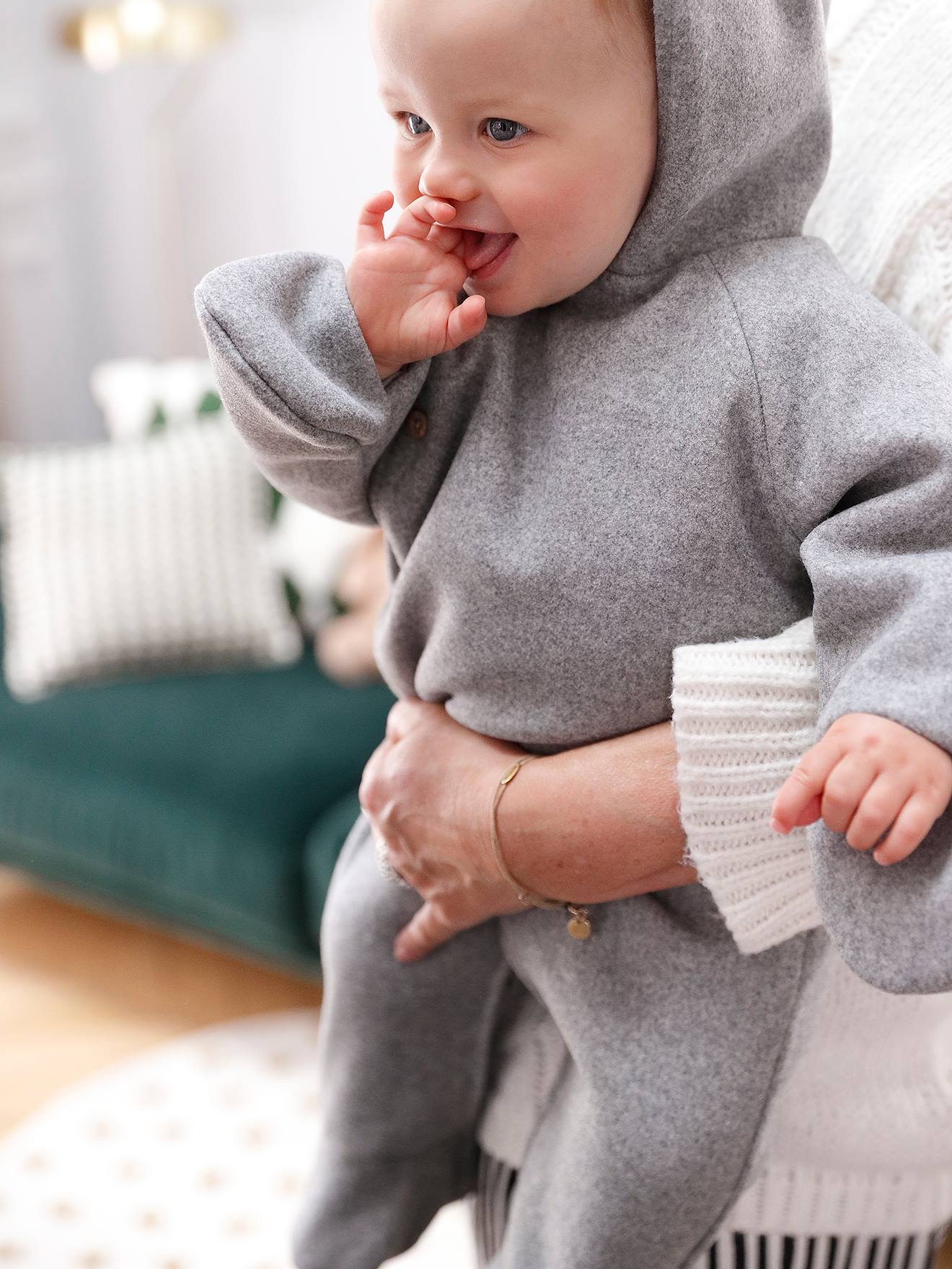 Baby Ausfahrsack mit Kapuze und Knopfverschluss