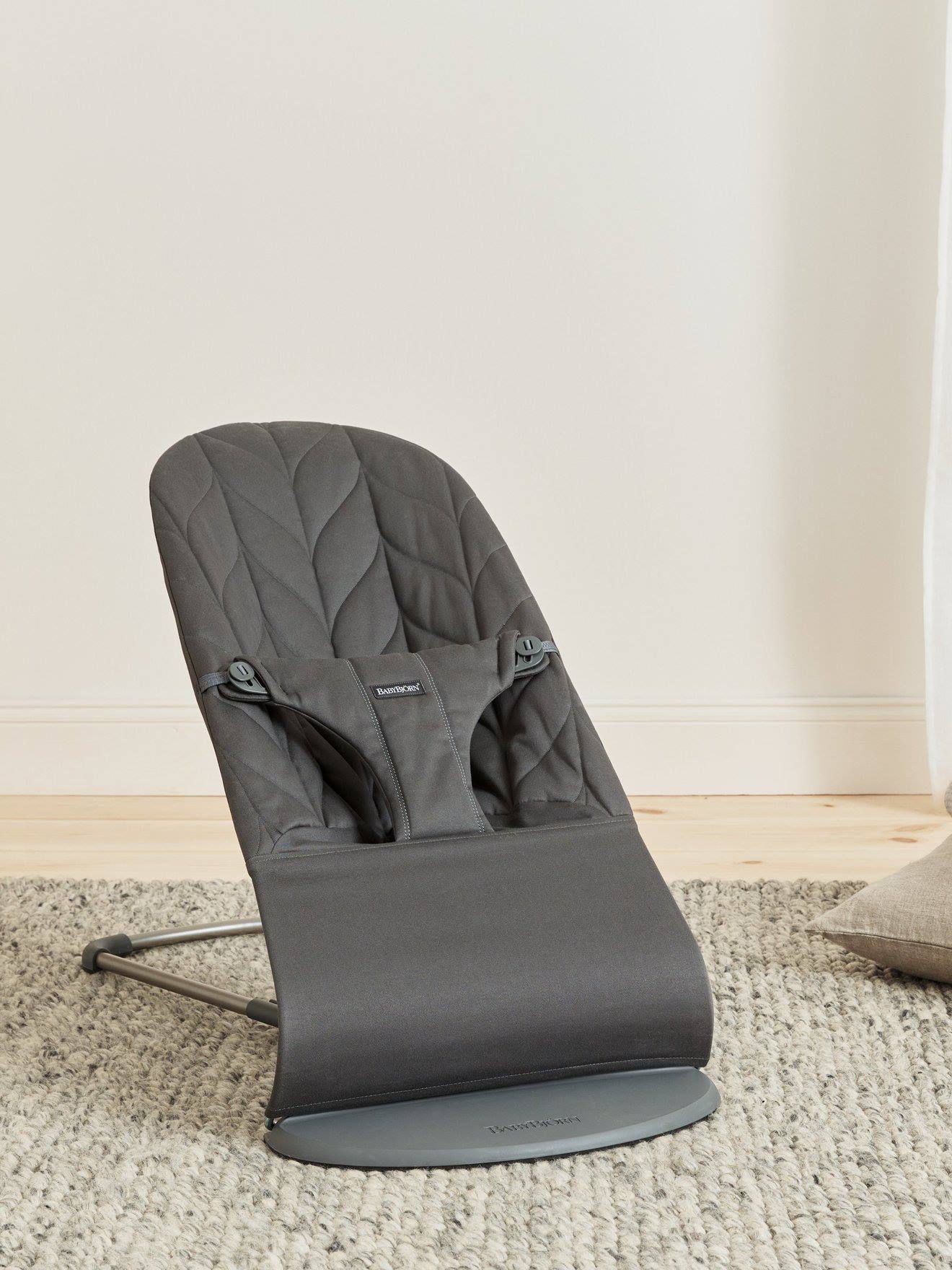 Thumbnail - Babywippe gesteppt mit Blütenblatt-Design BLISS BABYBJÖRN