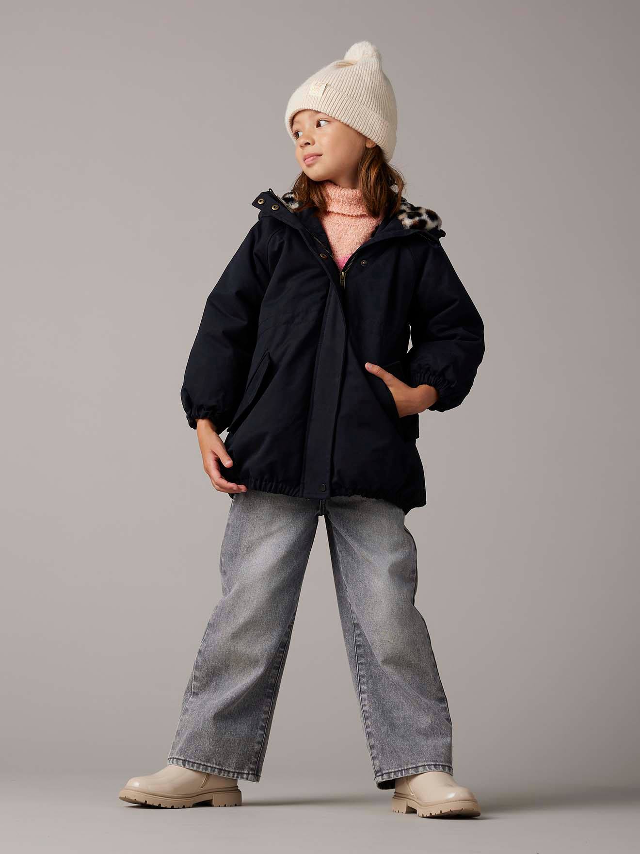 Mädchen Winterjacke mit Kapuze, Wattierung Recycling-Polyester schwarz/leo Gr. 110 von vertbaudet