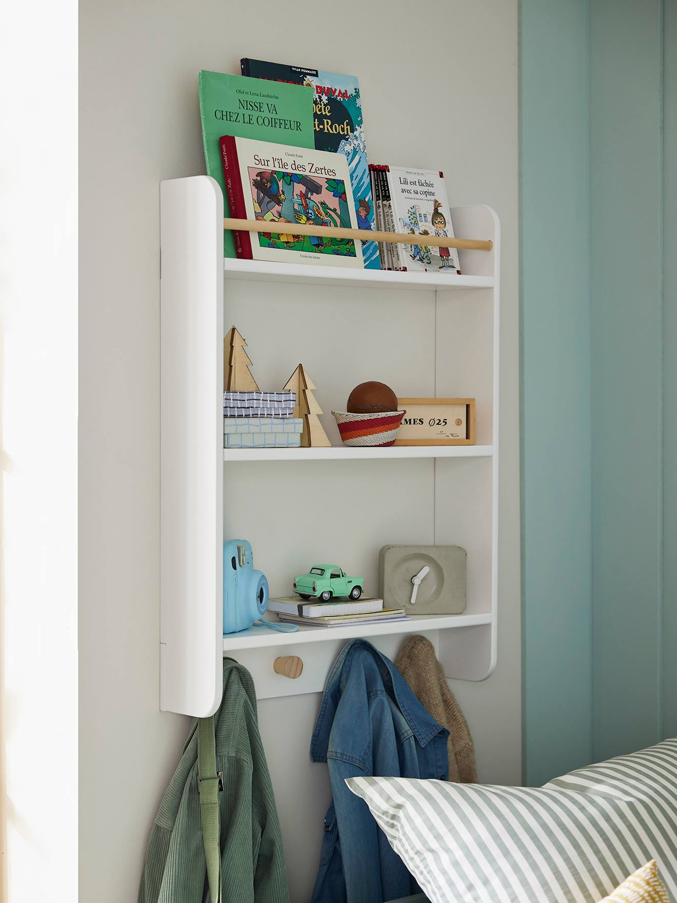 Kinderzimmer Bücherregal mit Garderobe KONFETTI