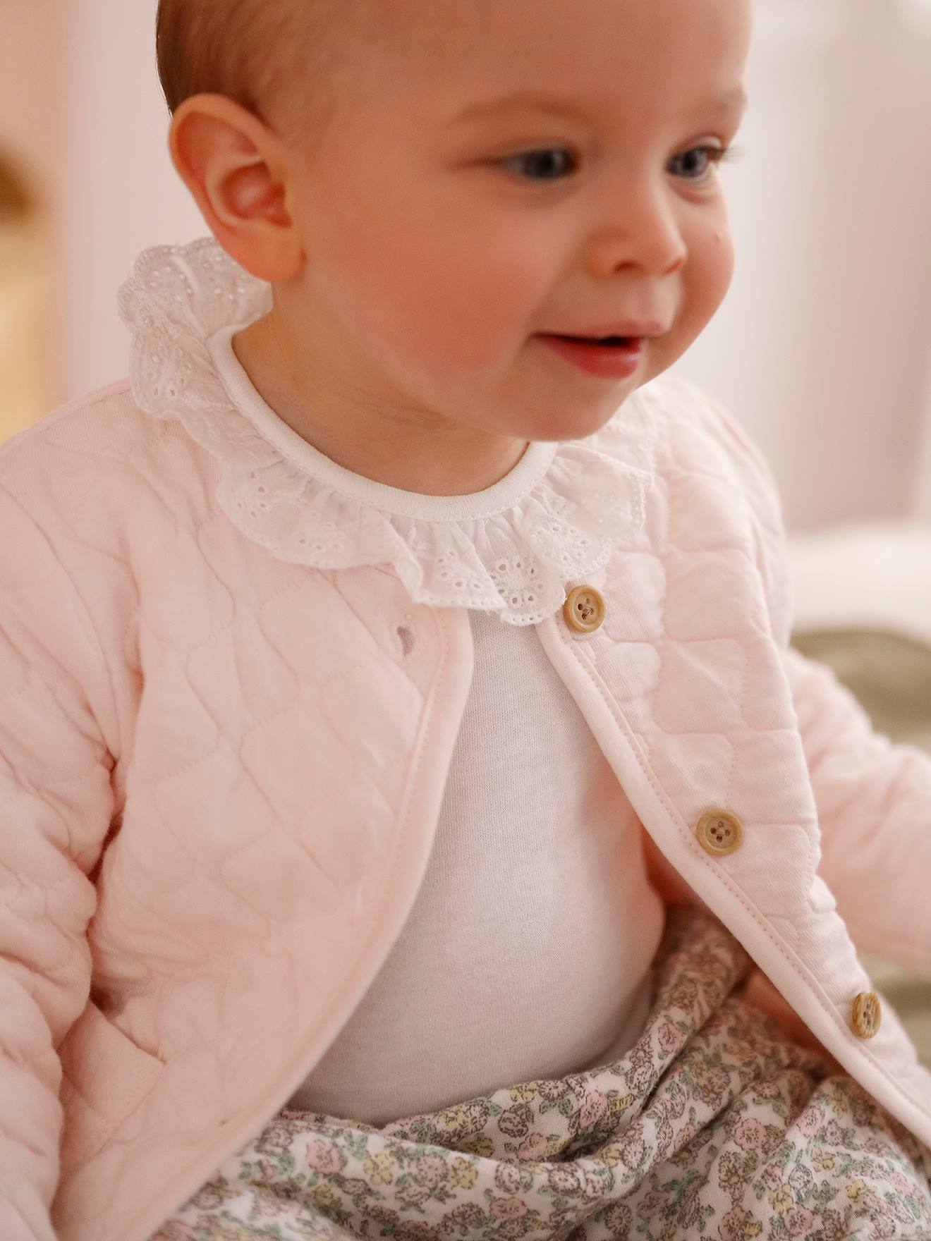 Wendbare Baby Musselinjacke mit Steppnähten hell