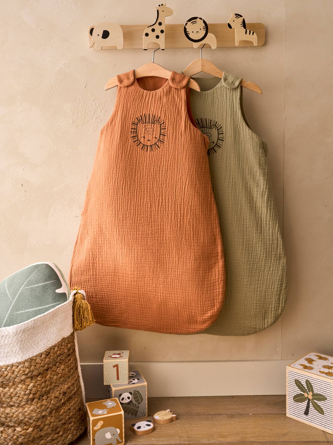 Thumbnail - Ärmelloser Baby Sommerschlafsack ETHNIC TOG 1 salbei