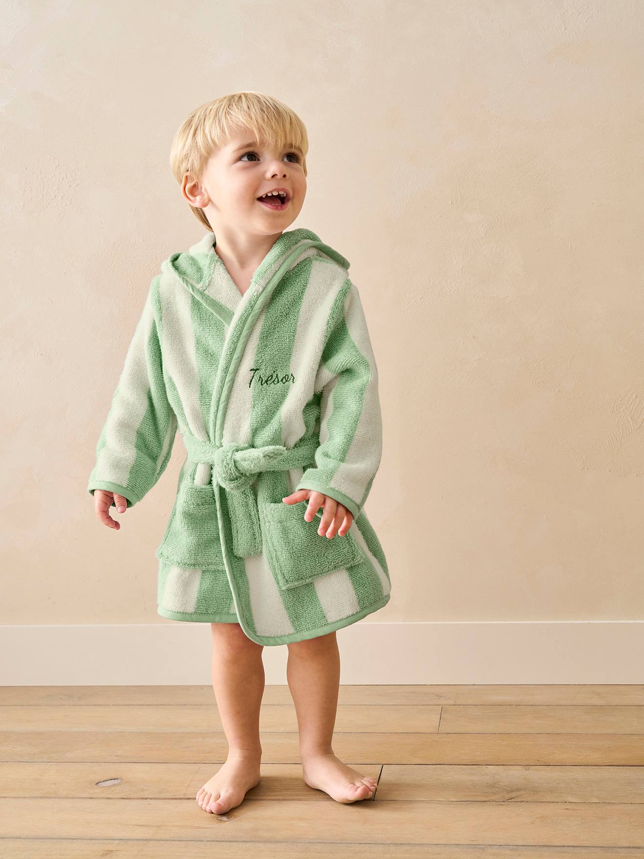 Baby Bademantel Capsule STRANDKORB, personalisierbar, mit Recycling-Baumwolle grün Gr. 86 von vertbaudet