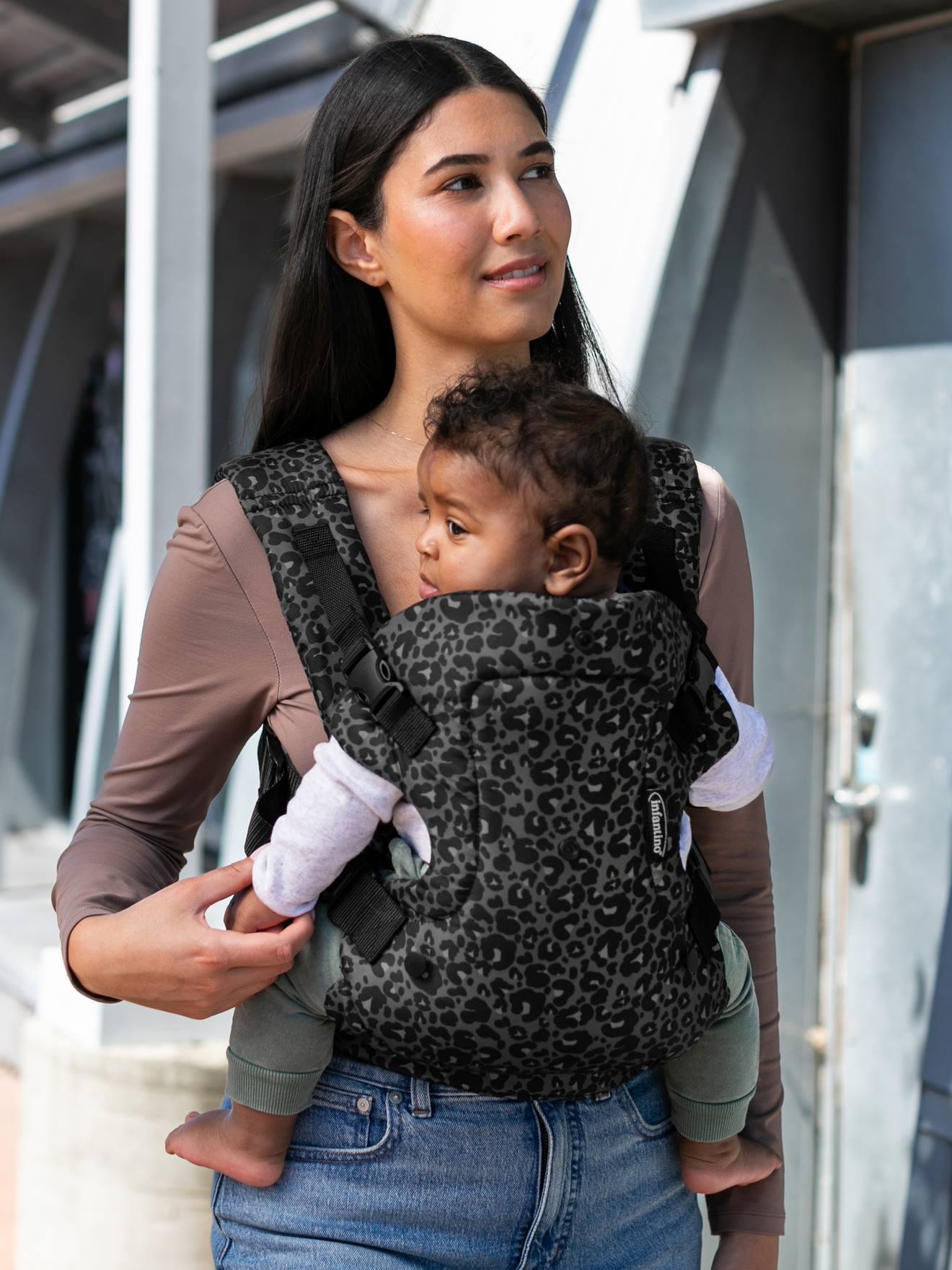 Thumbnail - Babytrage Flip 4-in-1 INFANTINO mit Leopardenmuster