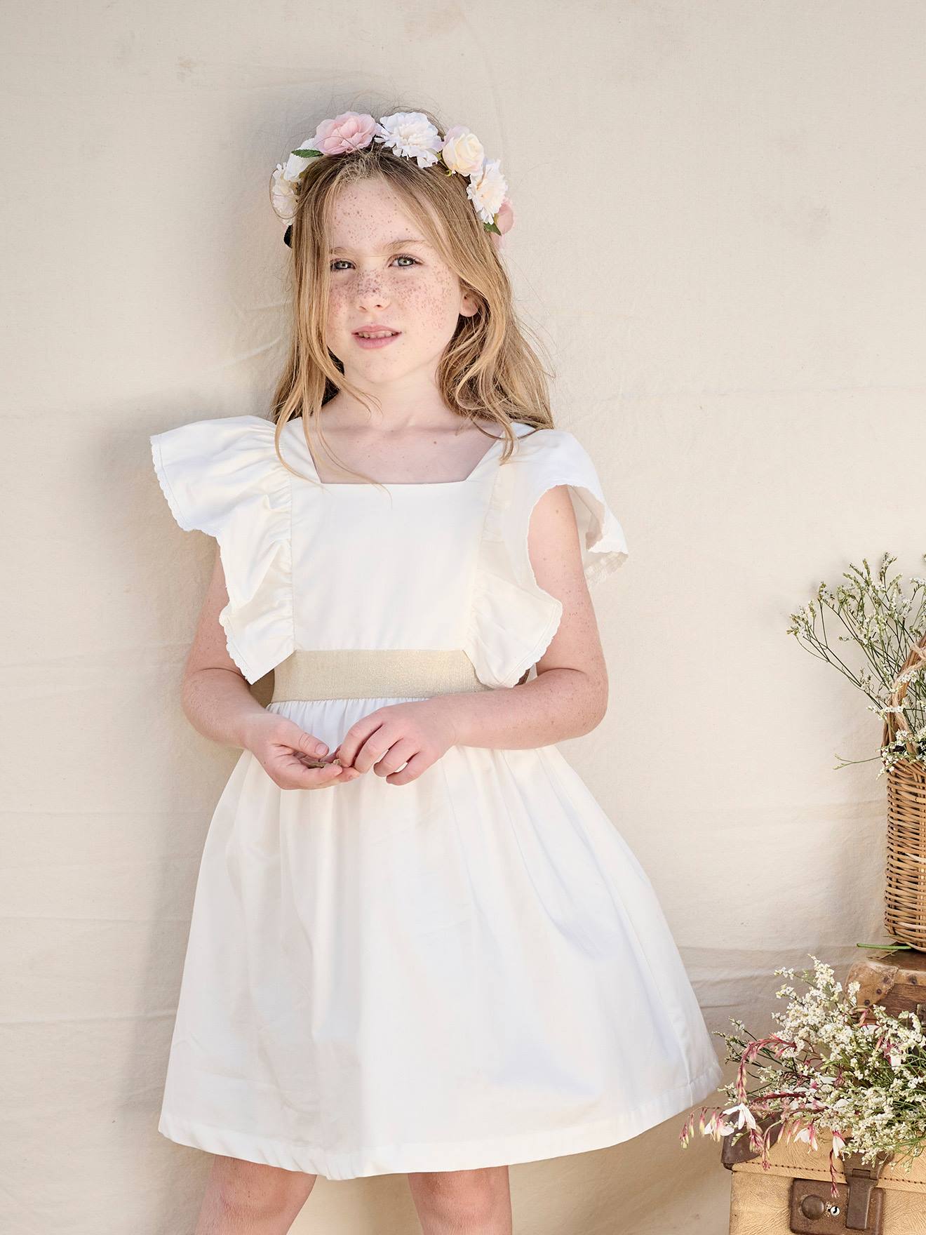 Festliches Mädchen Kleid mit goldenem Gürtel weiß Gr. 134 von vertbaudet