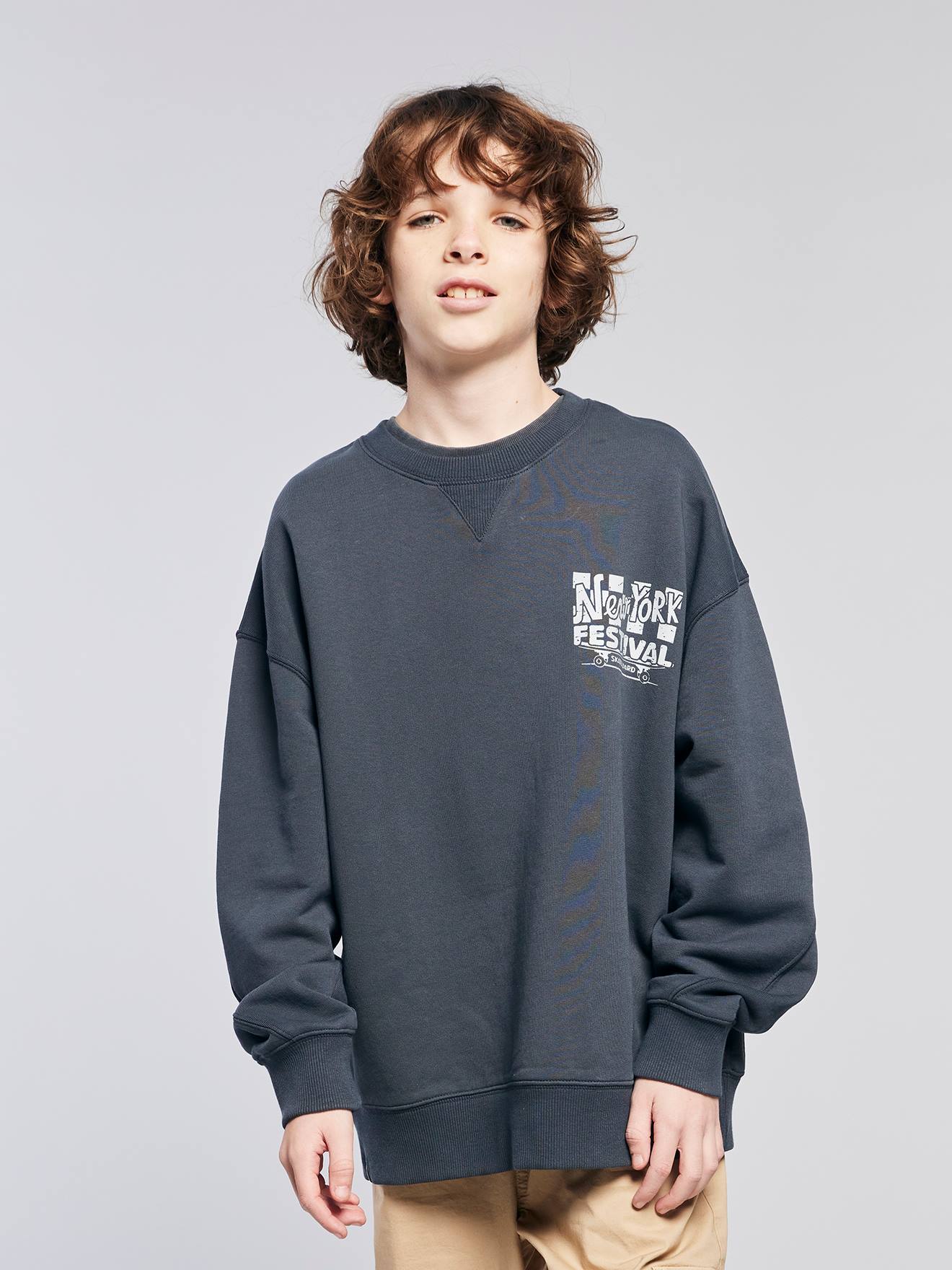 Thumbnail - Weites Jungen Sweatshirt in Washed-Optik