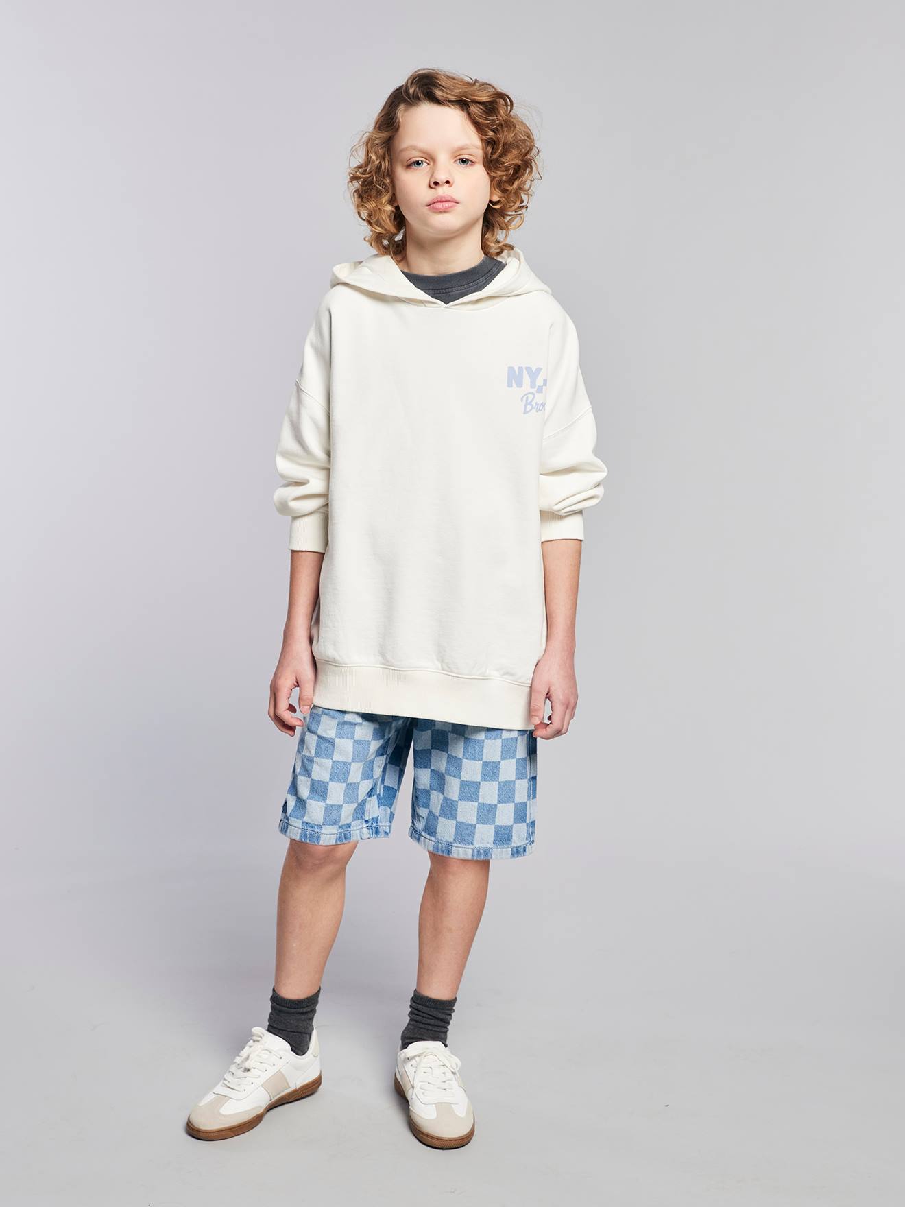 Jungen Jeans-Bermudas mit Schachbrettmuster in Loose-Fit, Bundweite verstellbar JONEN gebleicht Gr. 128