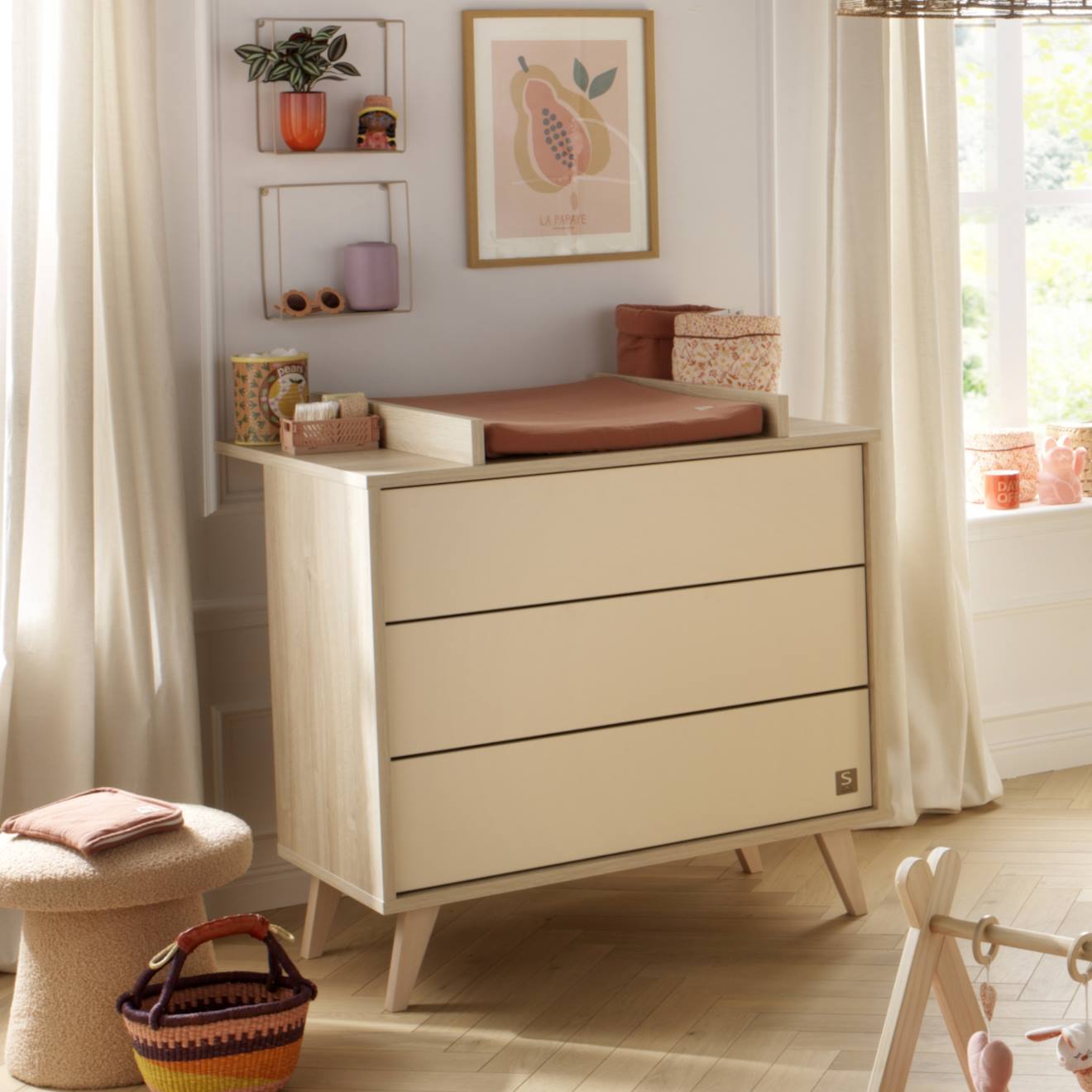 Sauthon Kommode Mit 3 Schubladen Auf Schrägen Holzbeinen in marron/beige
