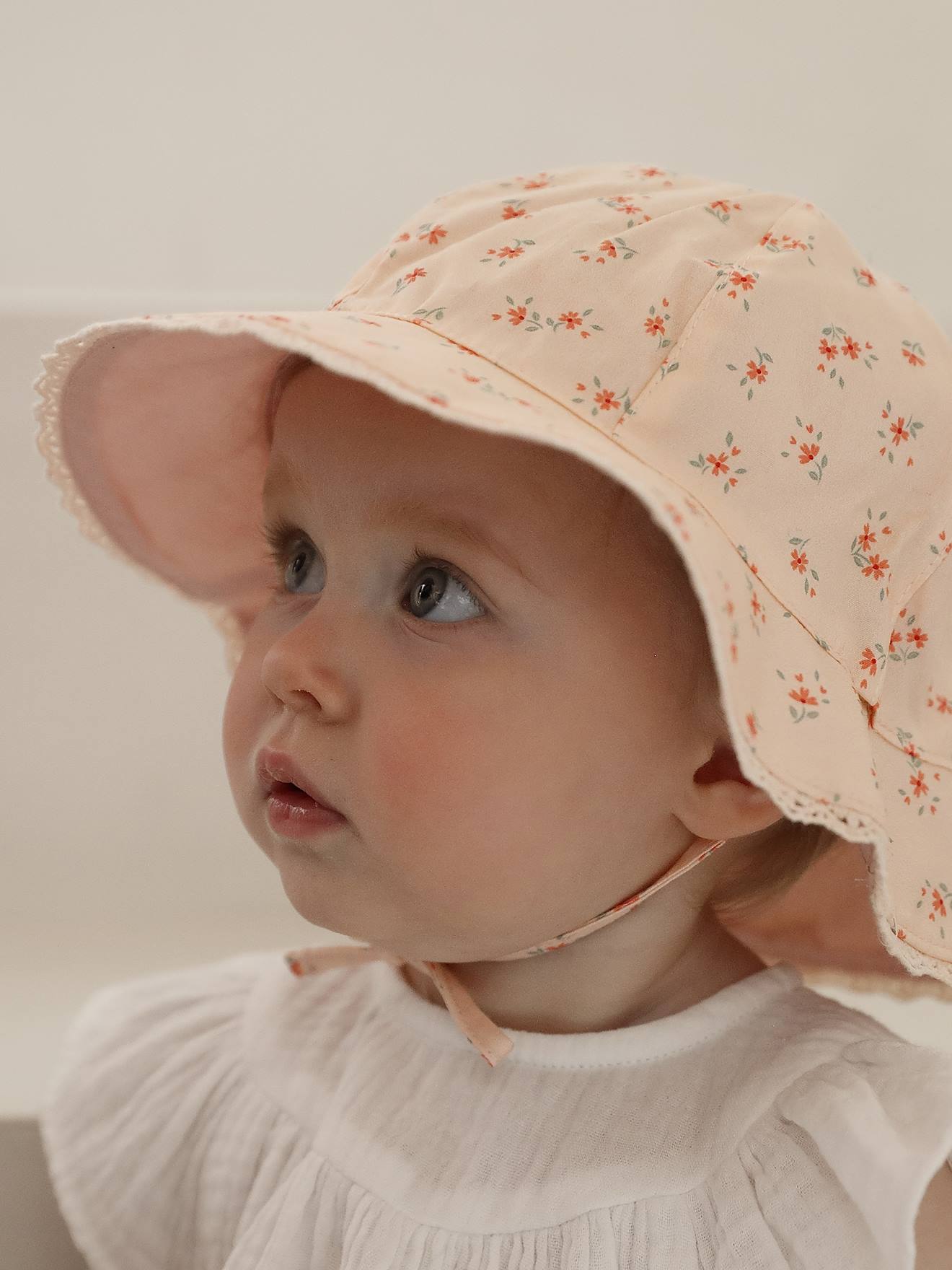 Thumbnail - Mädchen Baby Sonnenhut mit kleinen Blumen hell