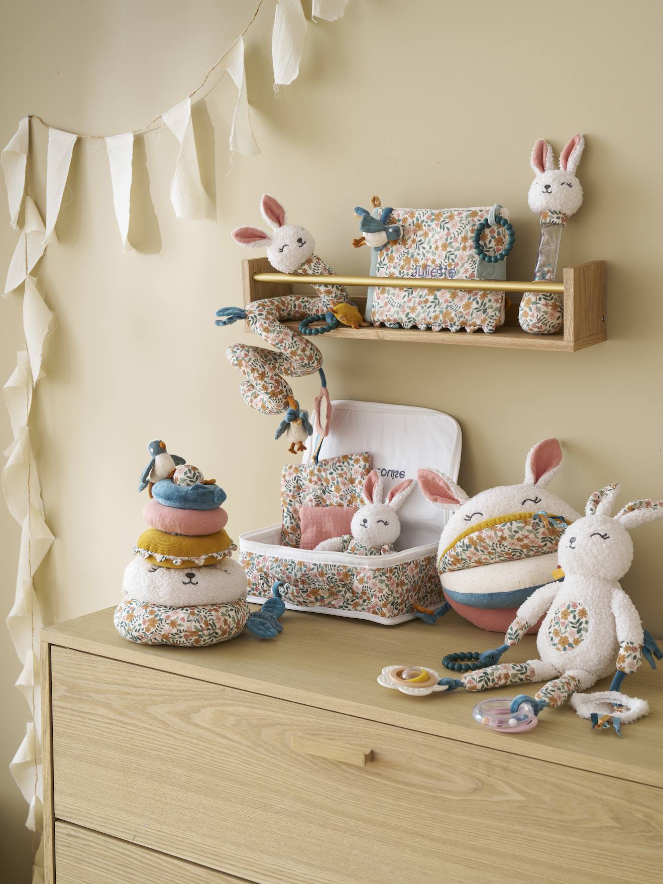 Thumbnail - Weiche Baby Activity-Hase RETRO FLOWER