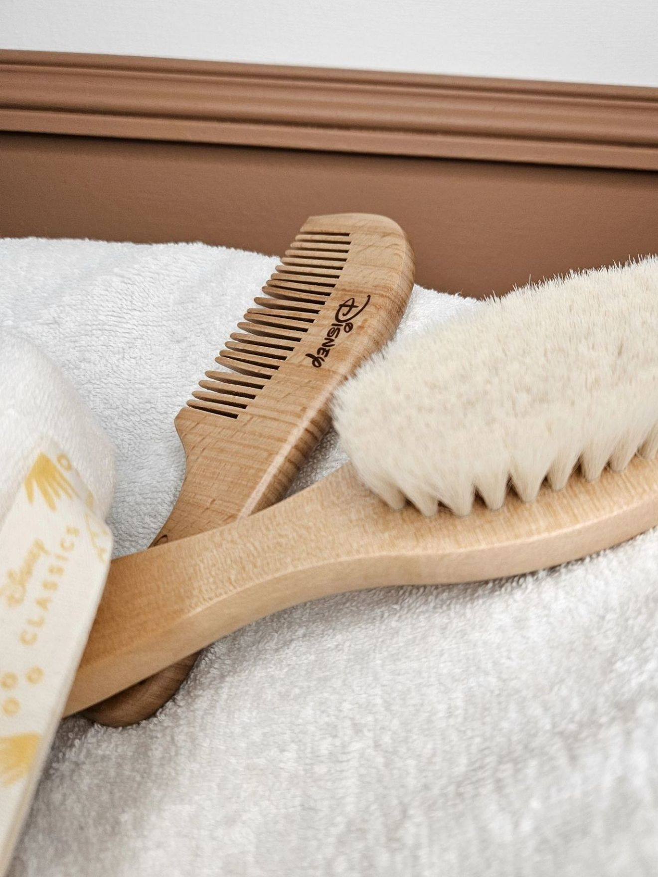 Thumbnail - Baby Haarbürste aus Holz Disney LILO & STITCH