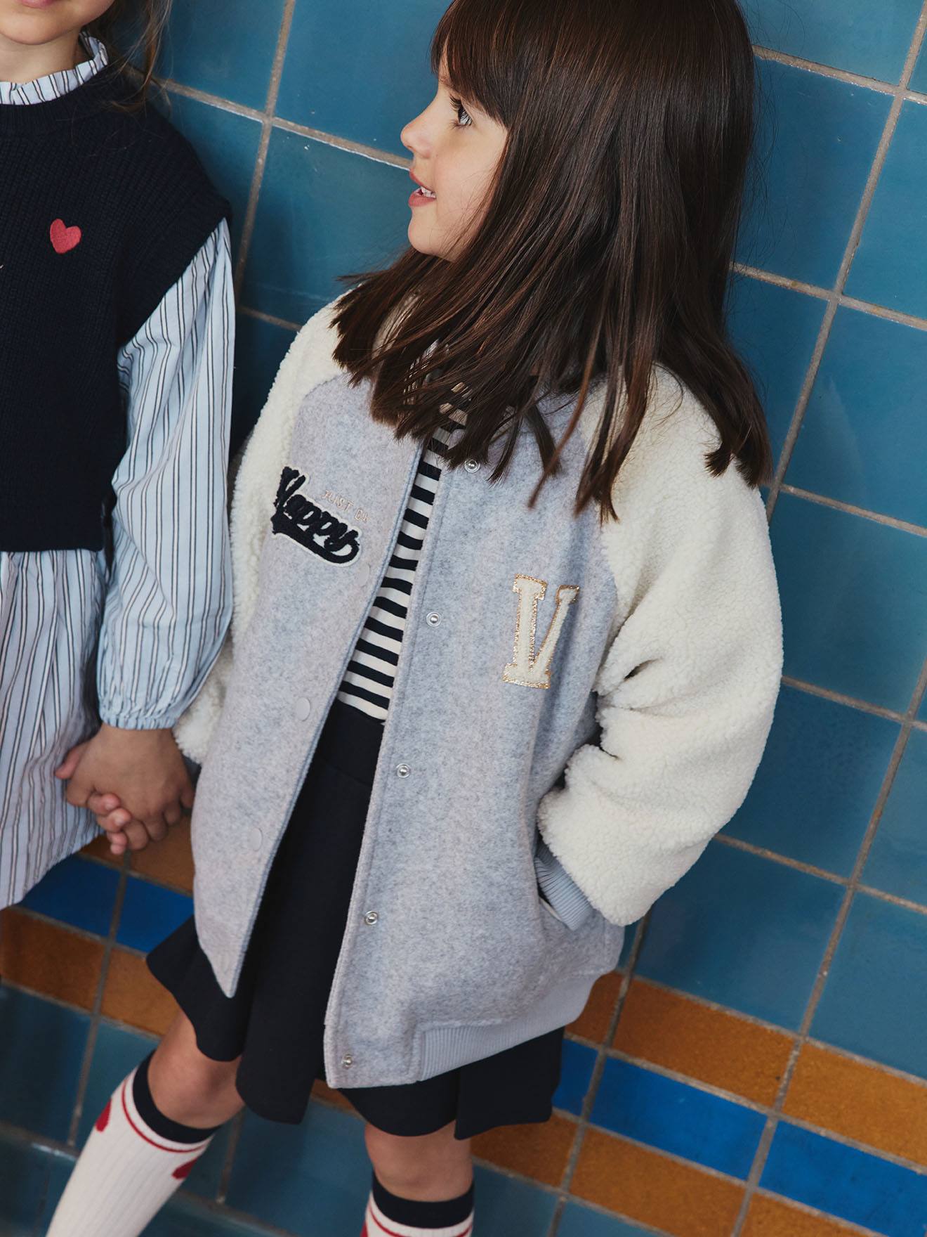 Mädchen Bomberjacke mit Teddyfleece- Ärmeln & Recycling-Wattierung, Übergangsjacke grau Gr. 122 von vertbaudet