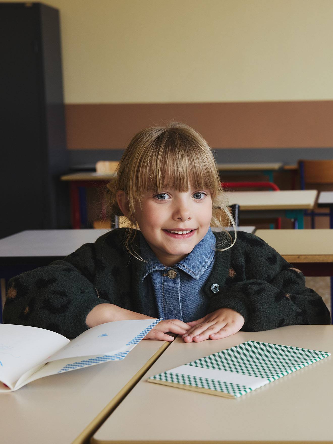 Thumbnail - Flauschige Mädchen Strickjacke mit Tiermotiven