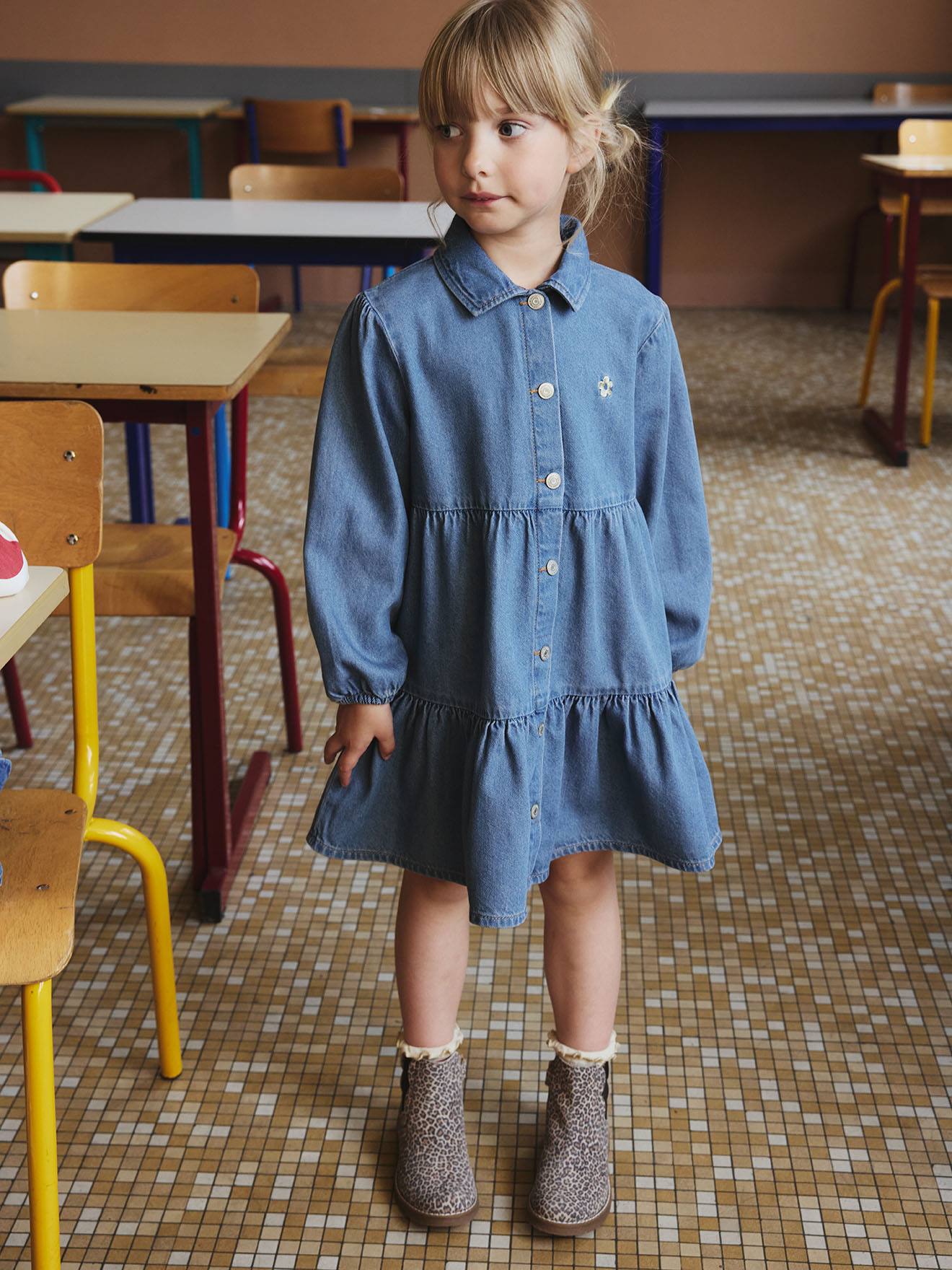 Mädchen Kleid aus Light-Denim mittel