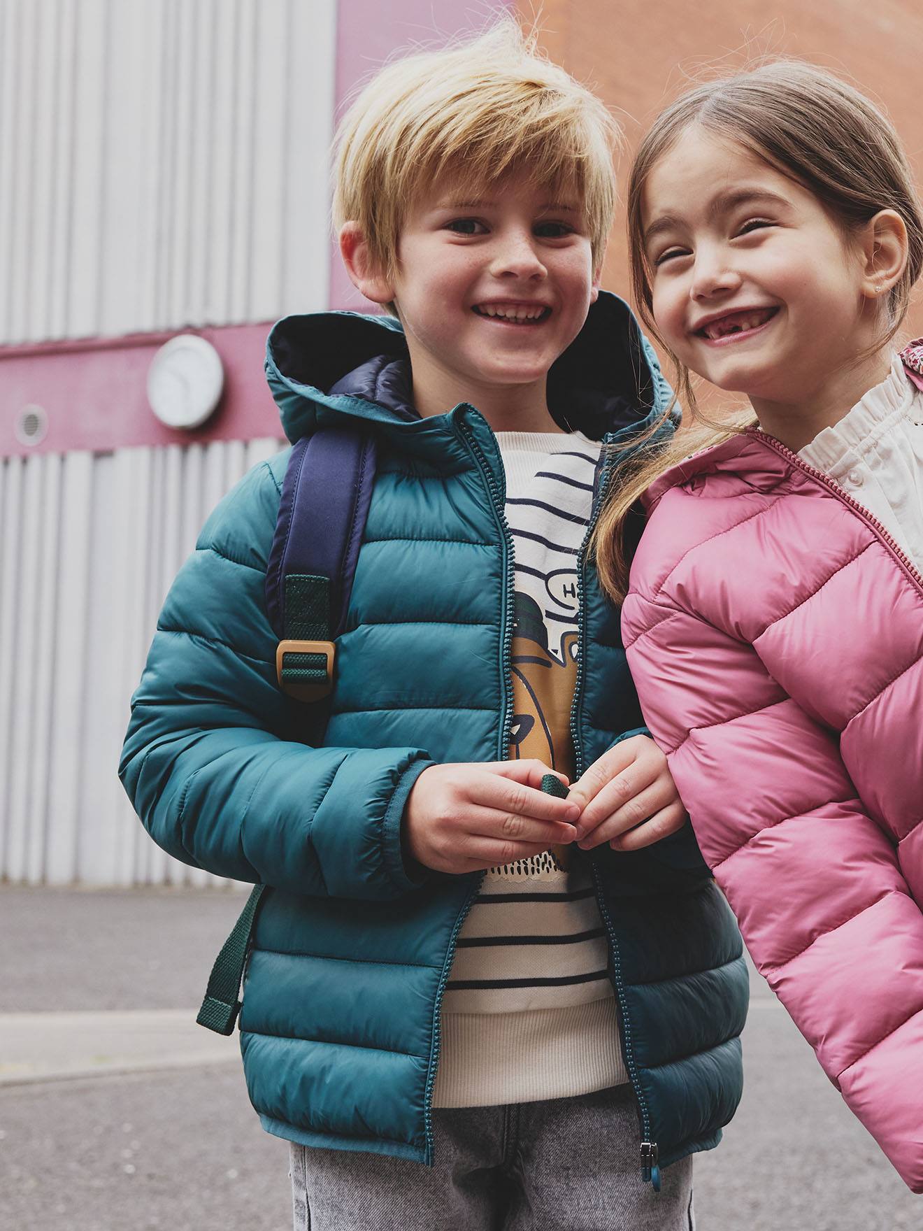 Thumbnail - Jungen Light-Steppjacke mit Kapuze und Recycling-Polyester