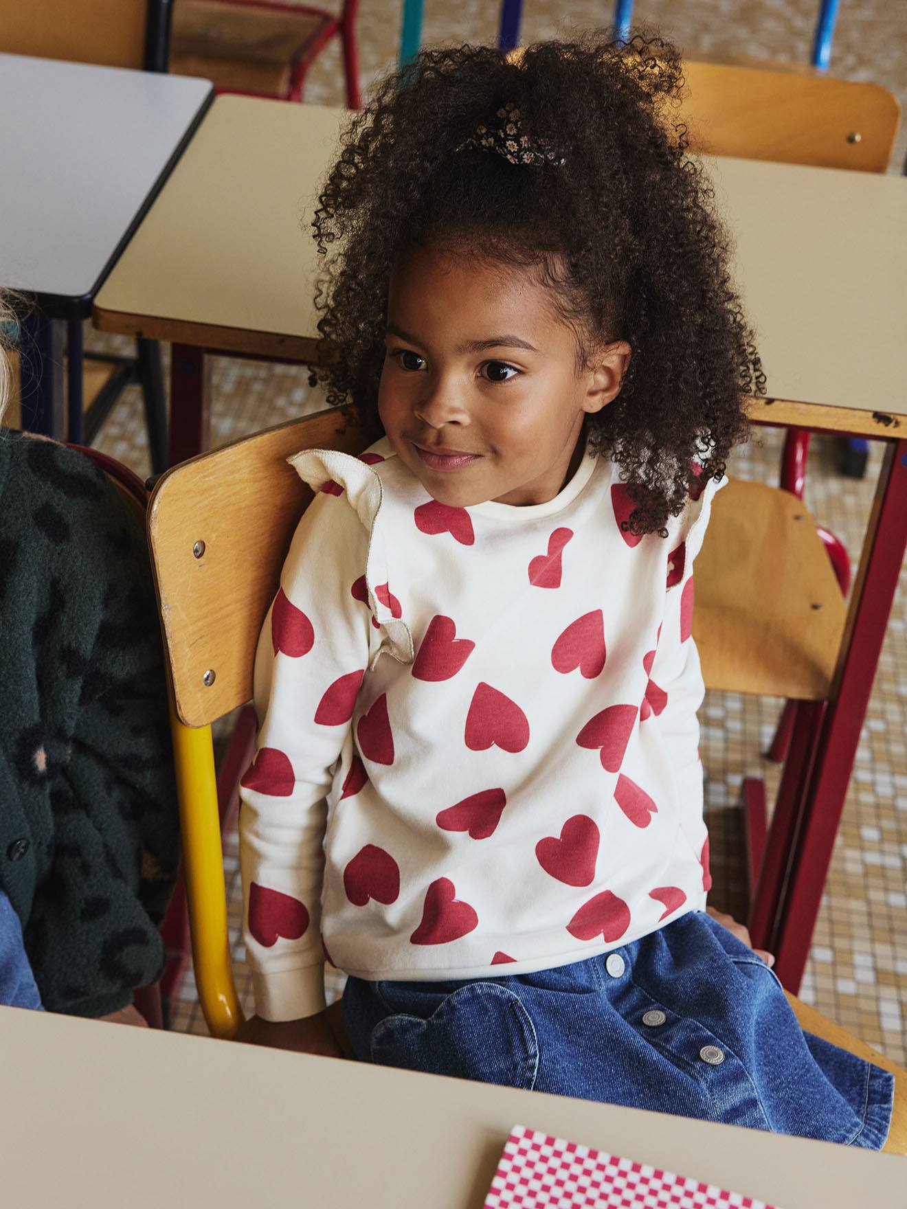 Mädchen Sweatshirt mit Volants & Prints vanille Gr. 116 von vertbaudet