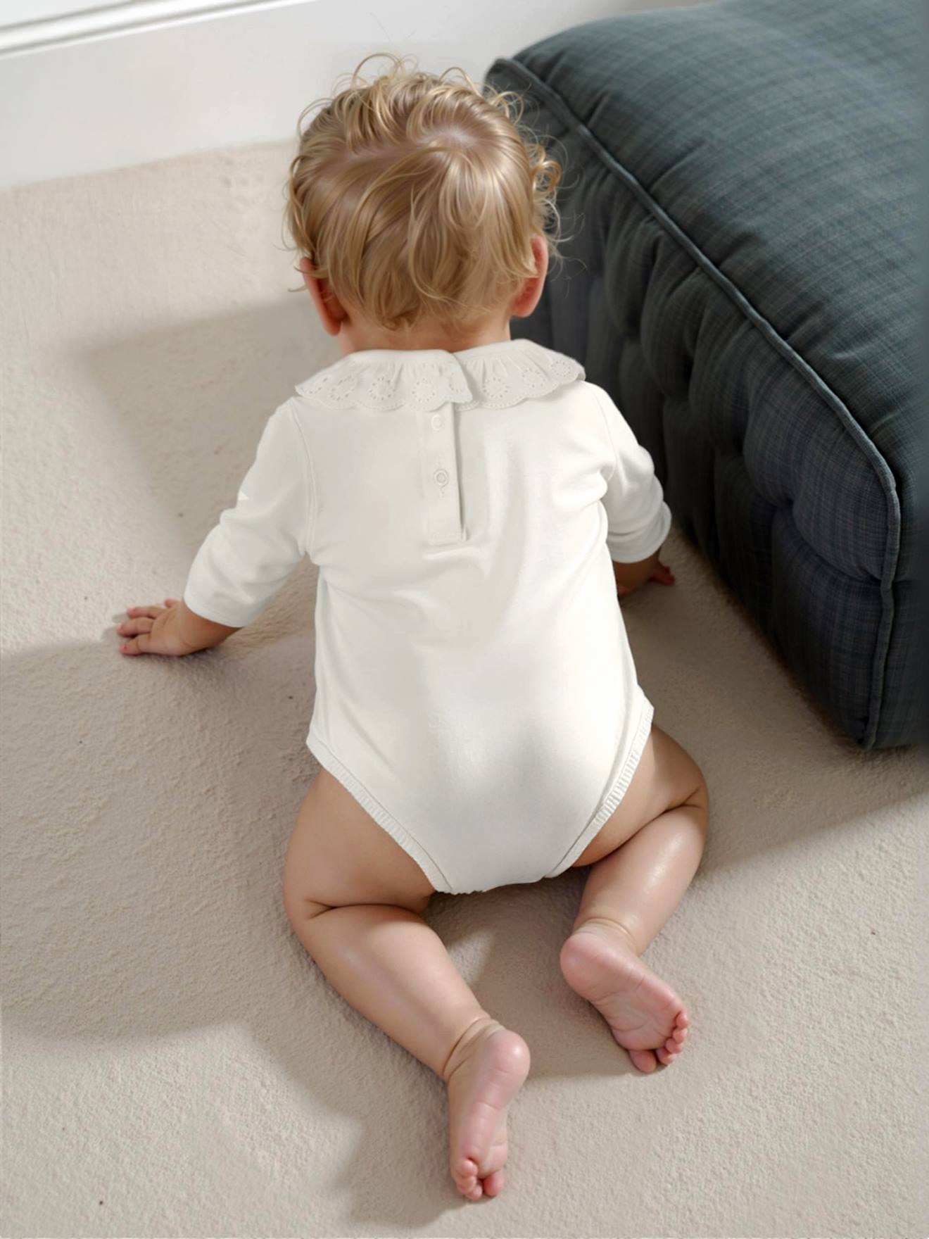 Thumbnail - Bio-Kollektion: Baby Langarm-Body mit besticktem Kragen