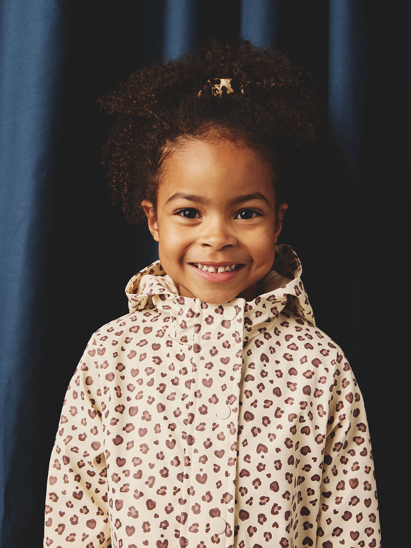 Mädchen Regenjacke mit Kapuze & Print vanille Gr. 98/104 von vertbaudet