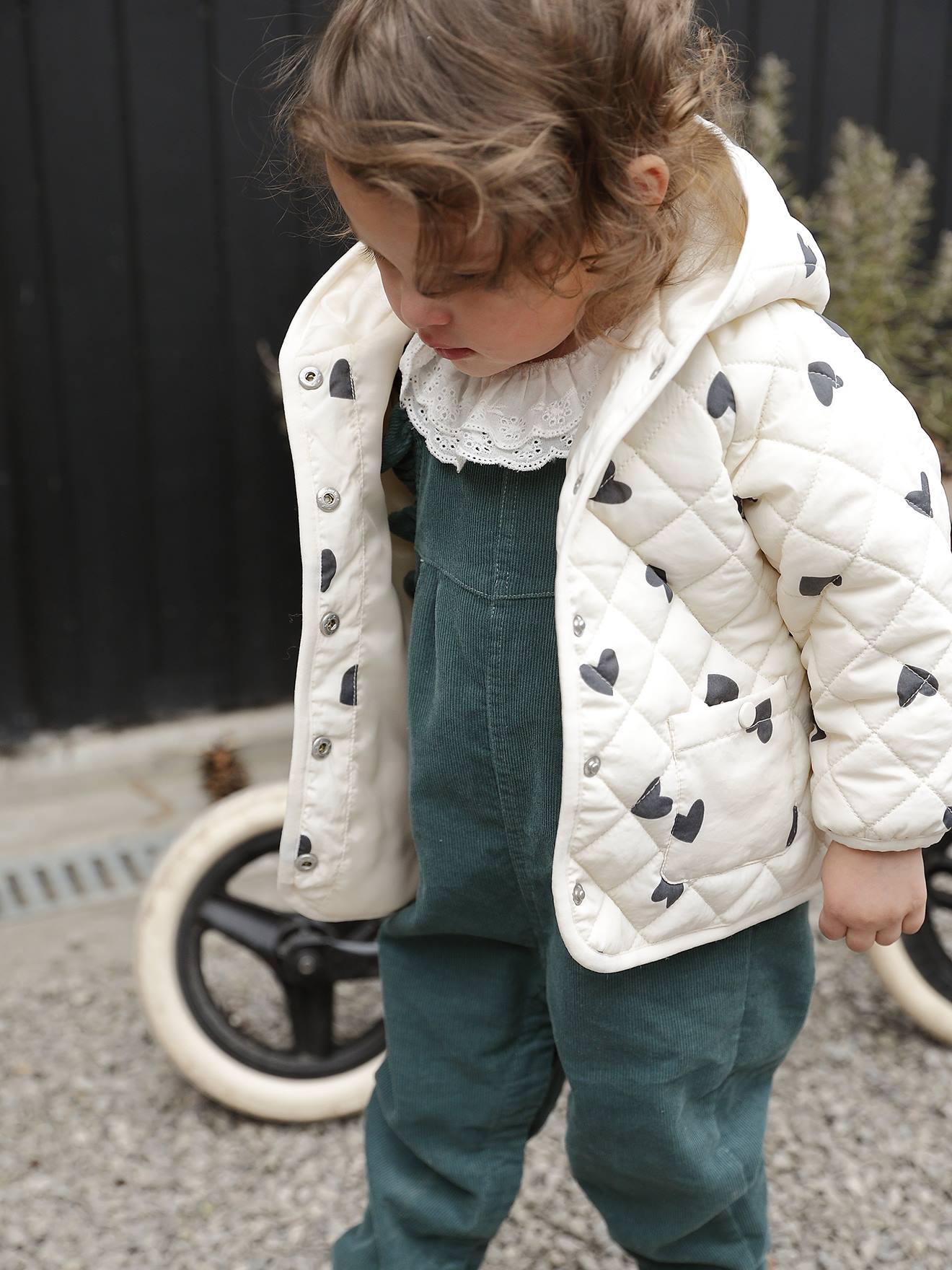 Thumbnail - Mädchen Baby Cord-Latzhose mit Volants