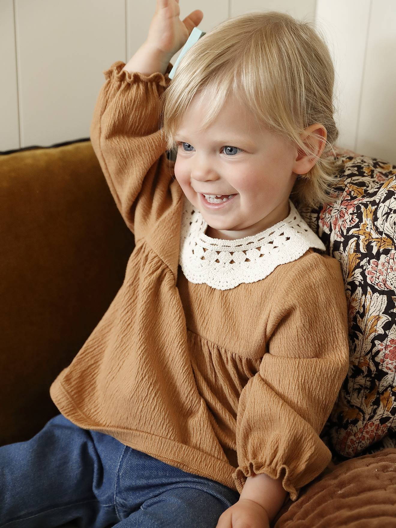 Baby Langarm-Blusenshirt aus Crinkle-Jersey mit Häkelkragen