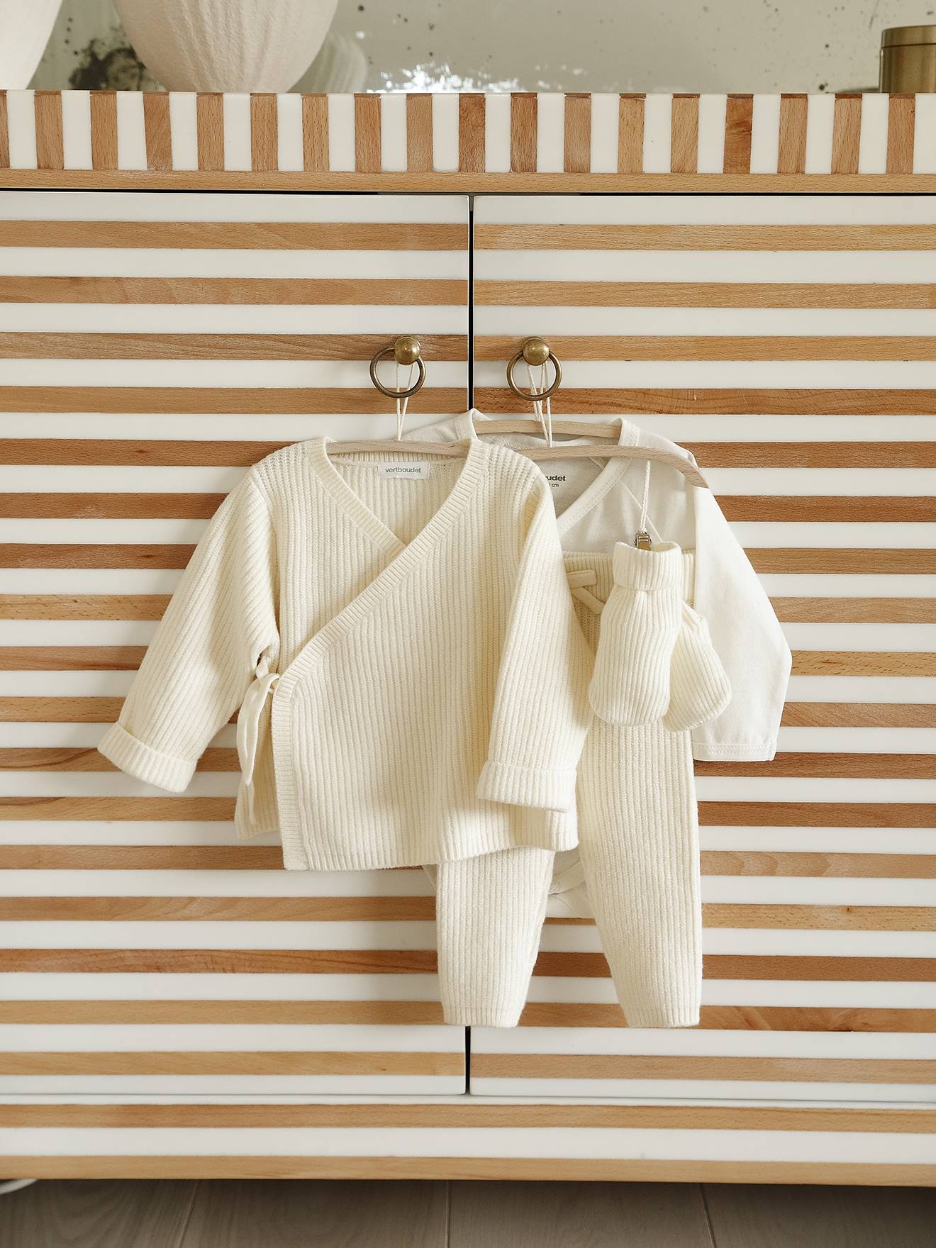 Baby-Set aus Strick: Strickjacke