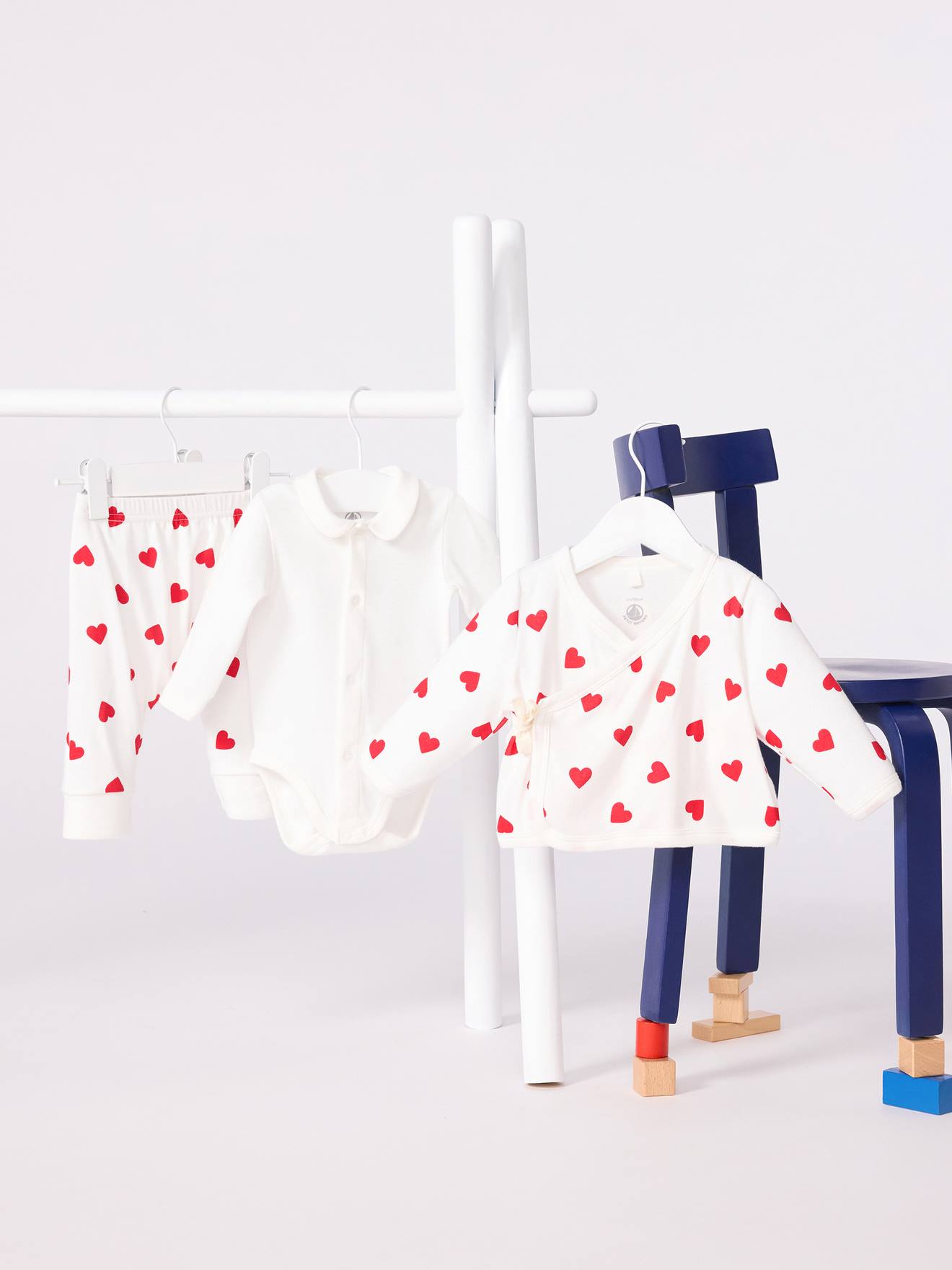 Thumbnail - Baby-Set mit Herzprint: Wickelcardigan