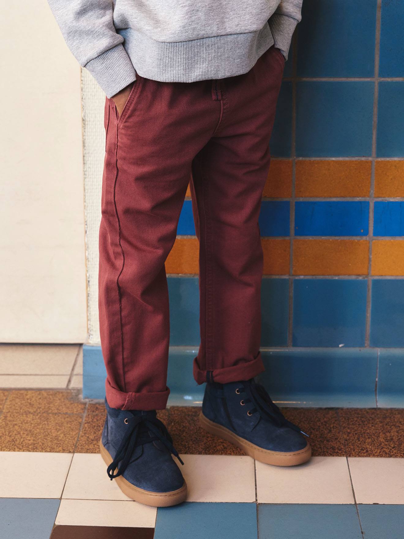 Jungen Hose mit Dehnbund mit Kordel