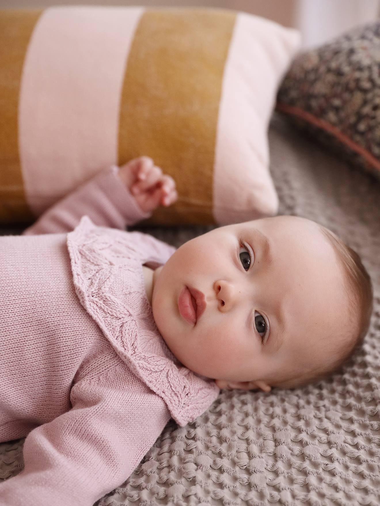Baby-Set aus Strick-Einteiler mit Bubikragen und Strumpfhose