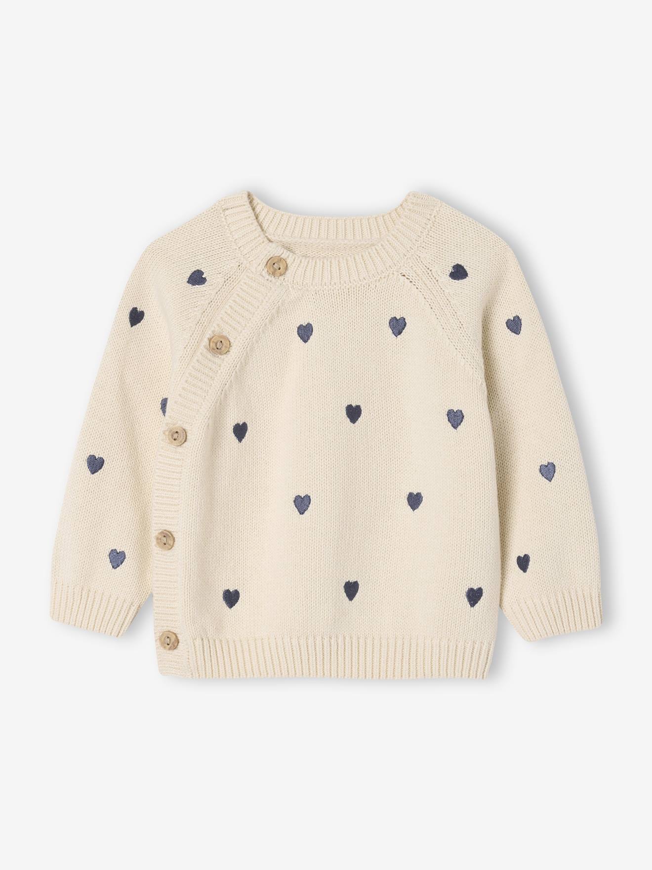 Baby Pullover mit gestickten Herzen