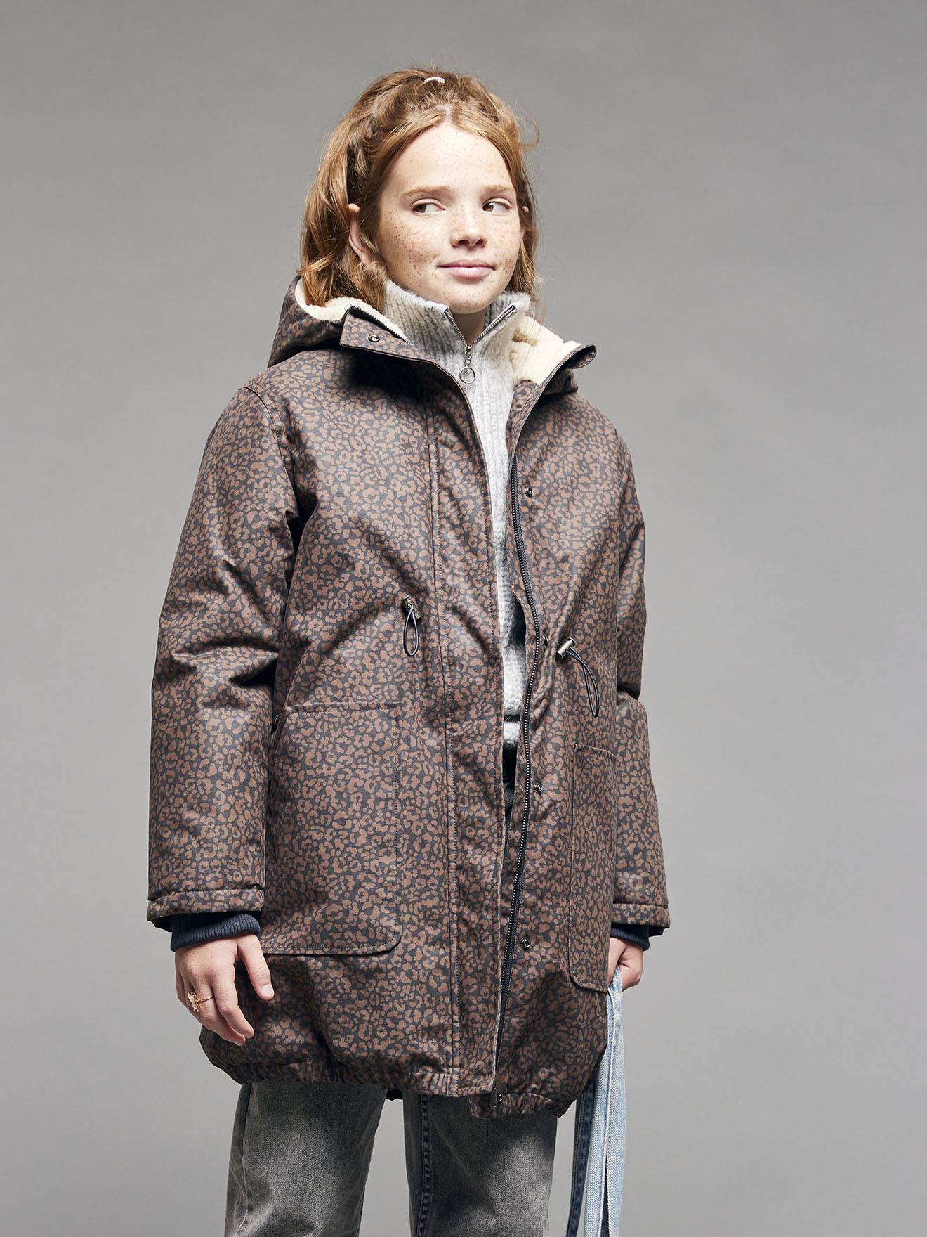 Lange Mädchen Winterjacke mit Leoprint JONEN