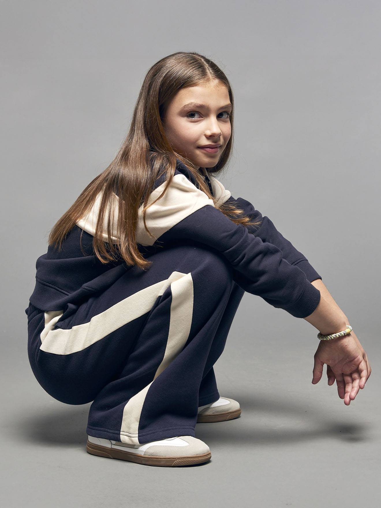 Thumbnail - Mädchen Jogginghose mit seitlichen Streifen und Recycling-Polyester
