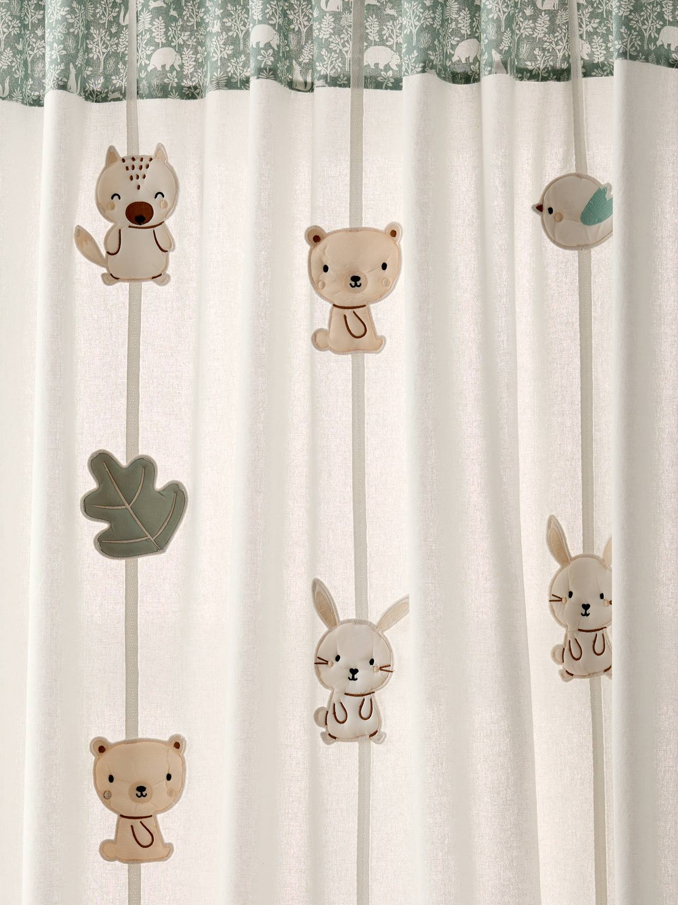 Thumbnail - Verdunkelungsvorhang mit Stickerei WALDSPAZIERGANG