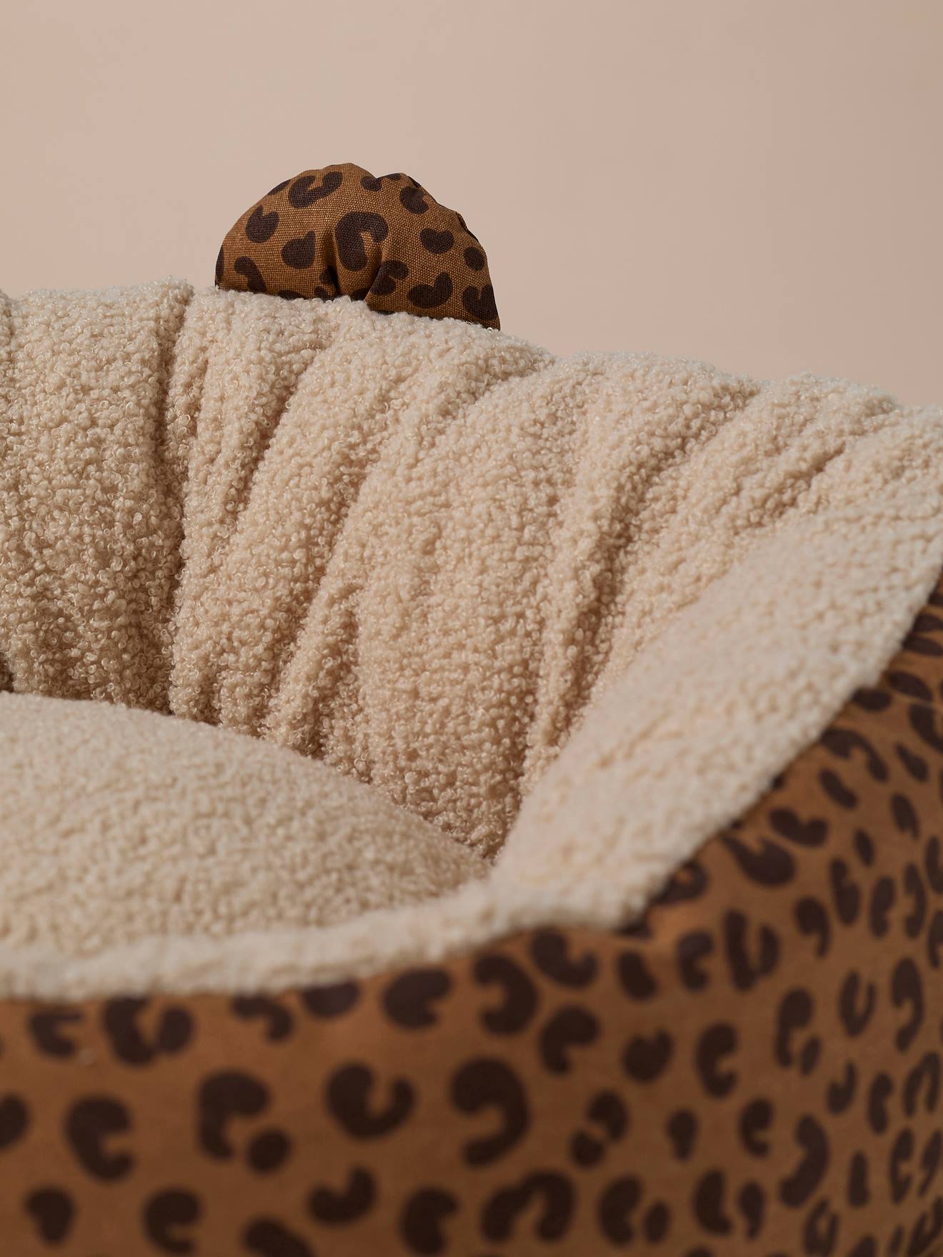 Thumbnail - Haustierbett für Katzen & Hunde mit abnehmbarem Kissen