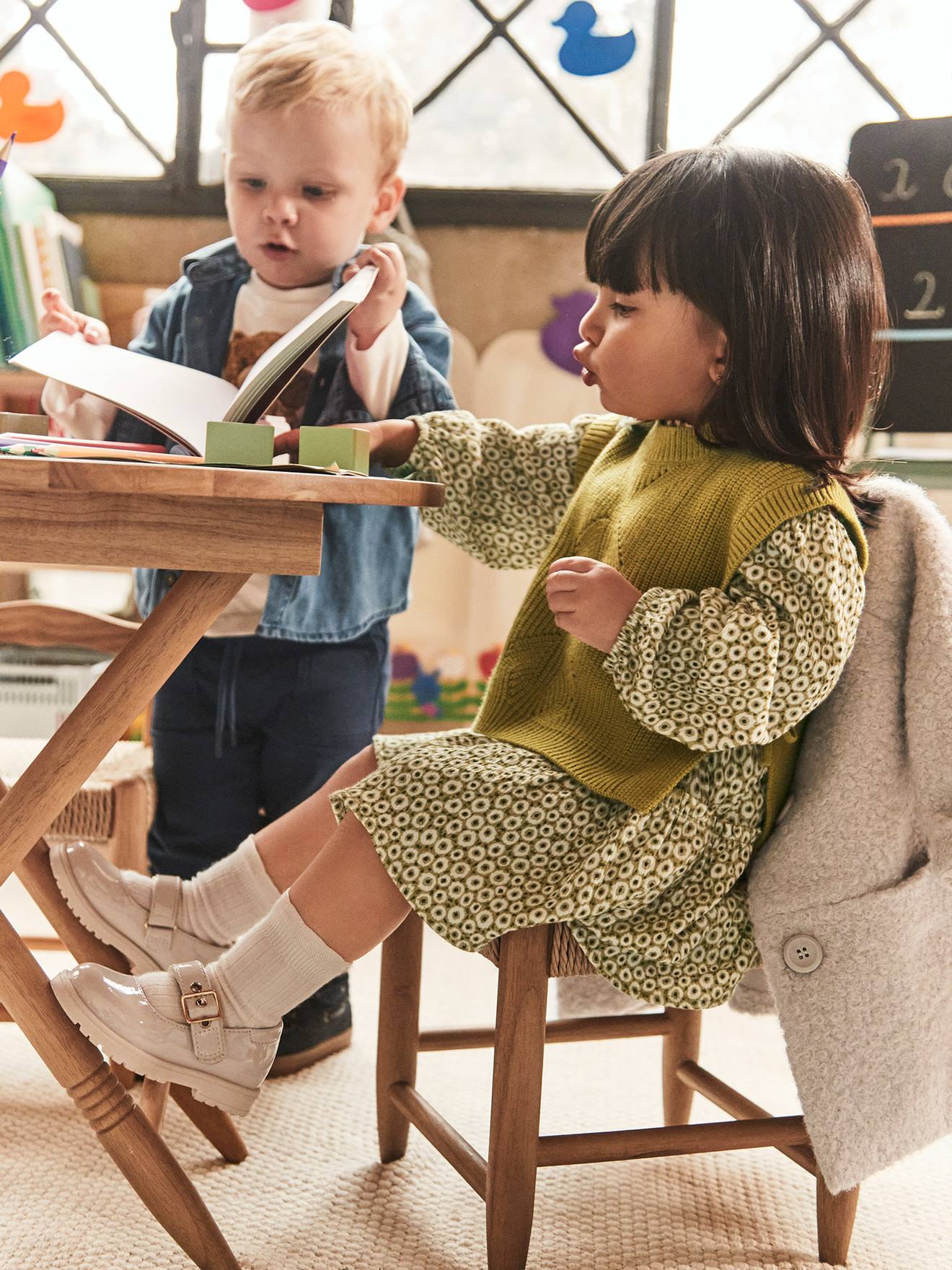 Thumbnail - Mädchen Baby Blumenkleid mit Pullunder Mayoral