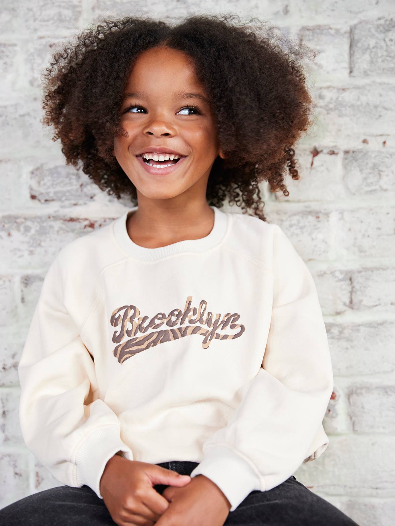Mädchen-Sweatshirt mit Brooklyn-Print und Zebramuster