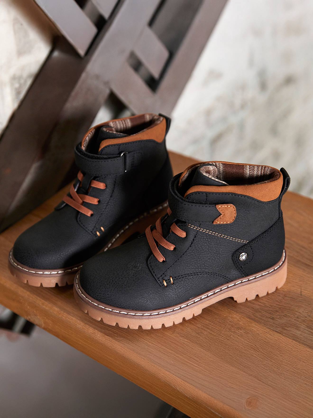 Boots mit elastischen Schnürsenkeln und Klettverschluss für Kinder